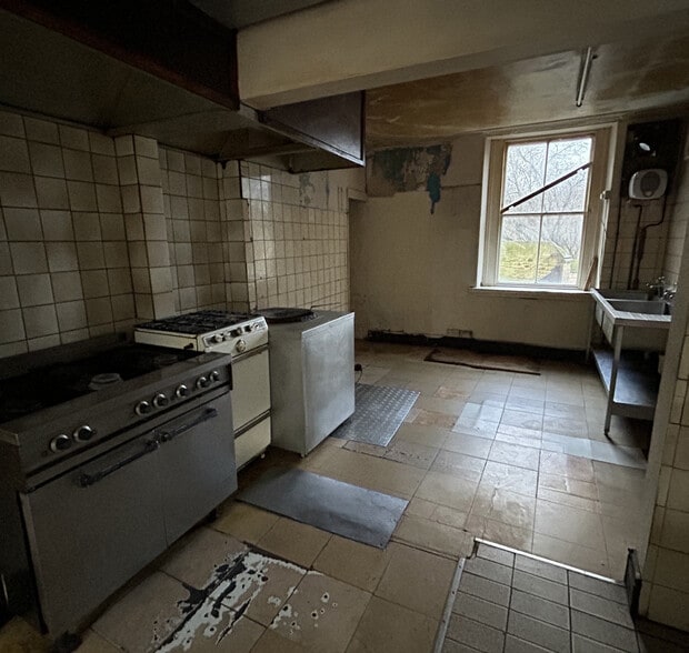 140 Walcot St, Bath for lease - Interior Photo - Image 3 of 3