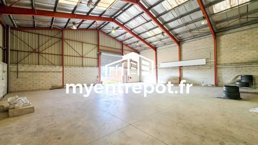 Flex in Aubagne for lease Interior Photo- Image 1 of 3