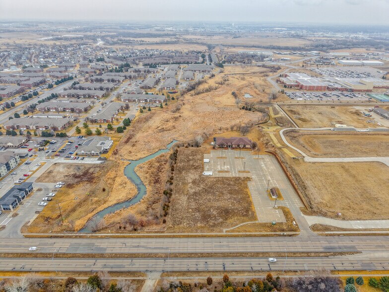 2730 Crossbridge Rd, Lincoln, NE à vendre - Photo du bâtiment - Image 2 de 68