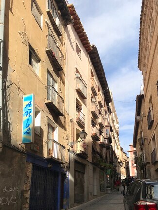 Plus de détails pour Multi-résidentiel à vendre