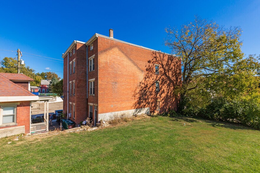 1801 Chase Ave, Cincinnati, OH à vendre - Photo du bâtiment - Image 3 de 74