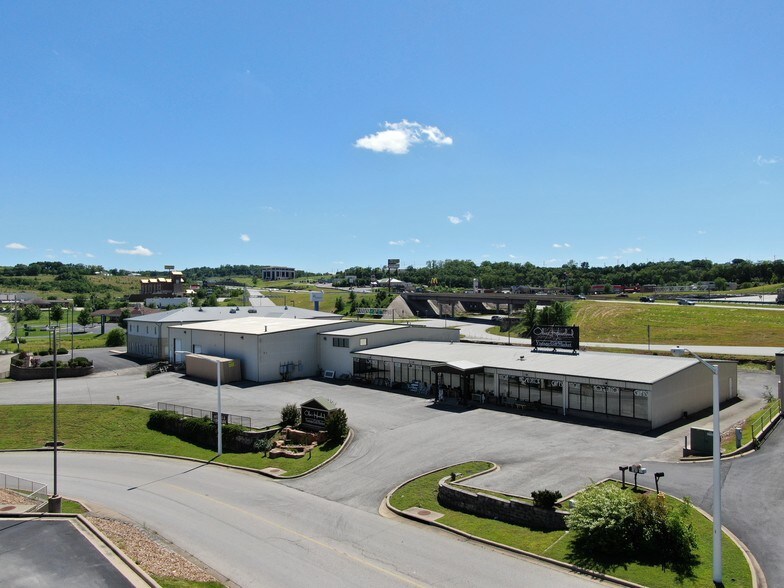 135 S Town Blvd, Hollister, MO à vendre - Photo du bâtiment - Image 3 de 9