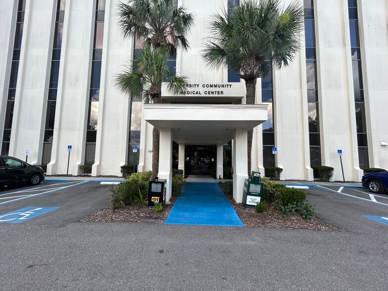 13801 Bruce B Downs Blvd, Tampa, FL à louer - Photo du bâtiment - Image 3 de 26