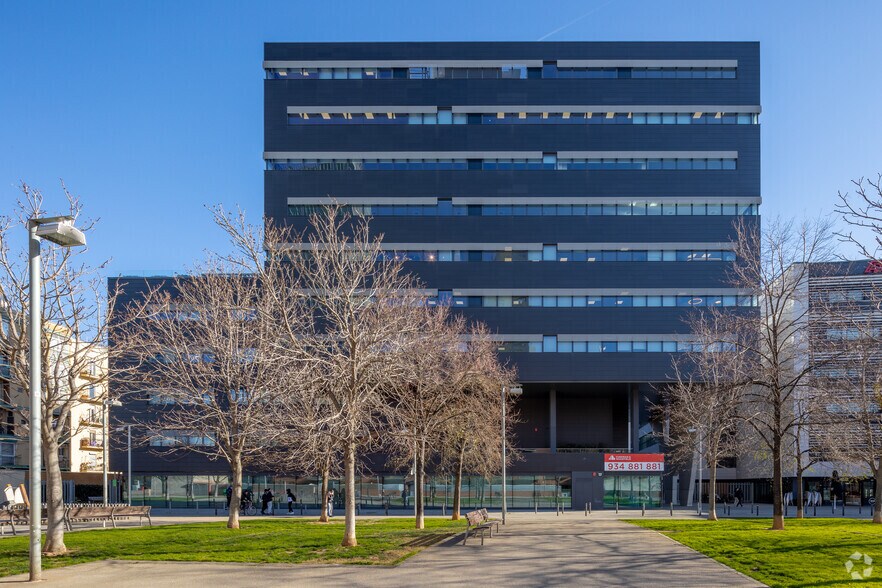 Camí Antic de València, 54, Barcelone, Barcelona à louer - Photo du bâtiment - Image 3 de 6