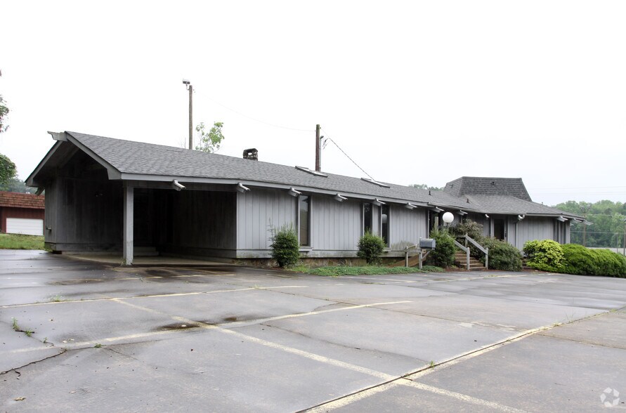 522 S Enota Dr, Gainesville, GA à louer - Photo du bâtiment - Image 3 de 5