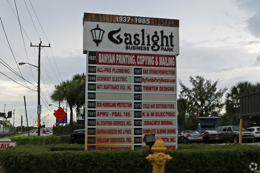 1937-1985 10th Ave N, Lake Worth, FL à vendre - Photo du bâtiment - Image 3 de 8