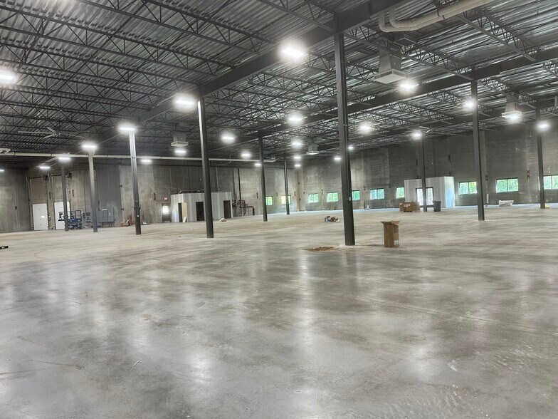 113 Silvermine Rd, Brookfield, CT for lease - Building Photo - Image 3 of 8