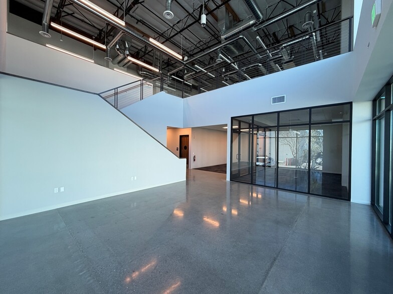 16320 Raymer St, Van Nuys, CA for lease - Building Photo - Image 3 of 6