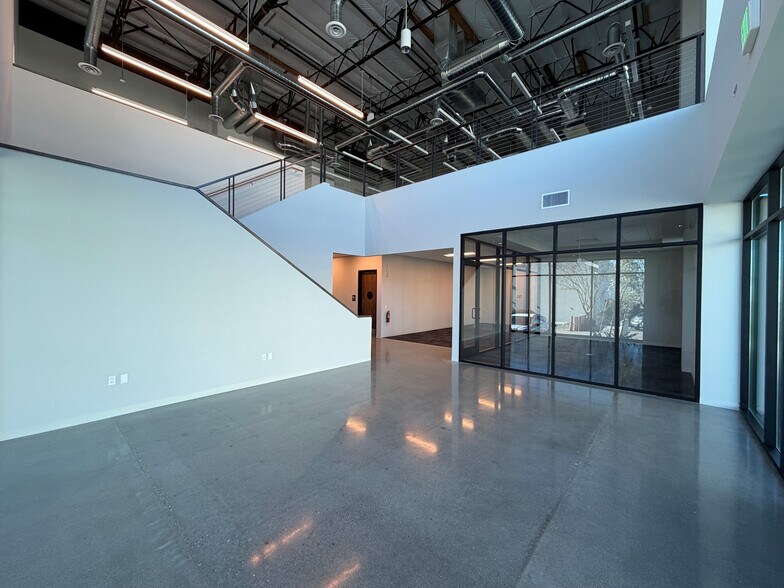 16320 Raymer St, Van Nuys, CA à louer - Photo du bâtiment - Image 3 de 6
