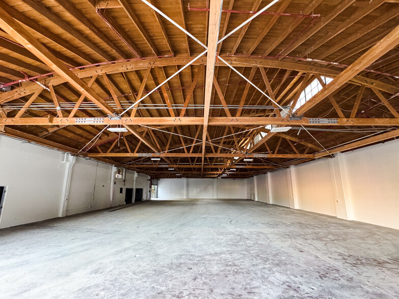 3225 W Sunset Blvd, Los Angeles, CA for lease - Interior Photo - Image 3 of 18