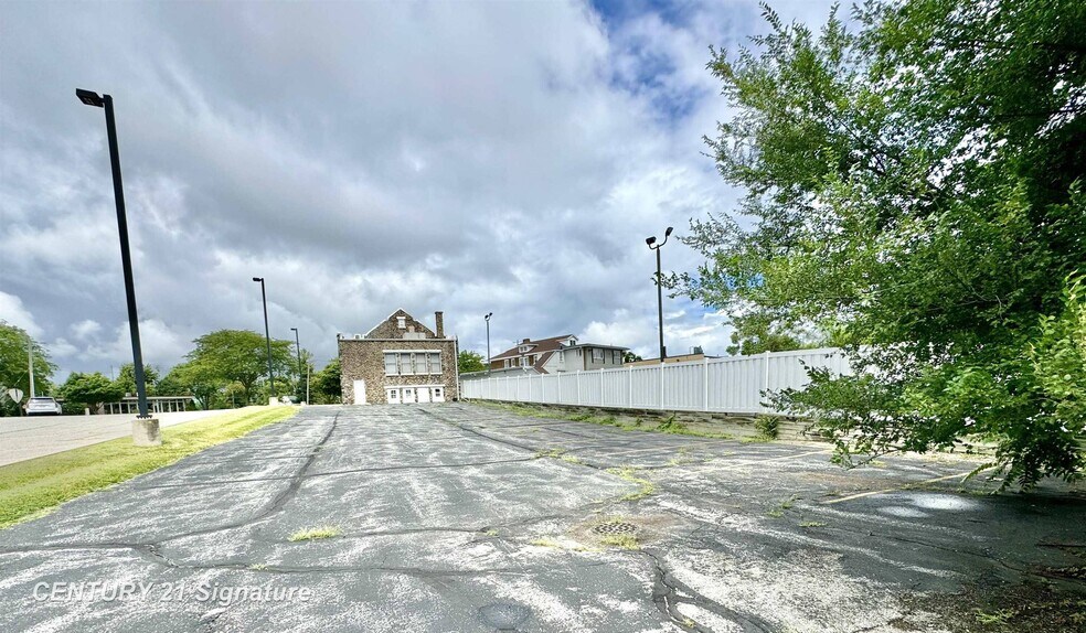 1214 N Michigan Ave, Saginaw, MI à vendre - Photo du bâtiment - Image 3 de 17