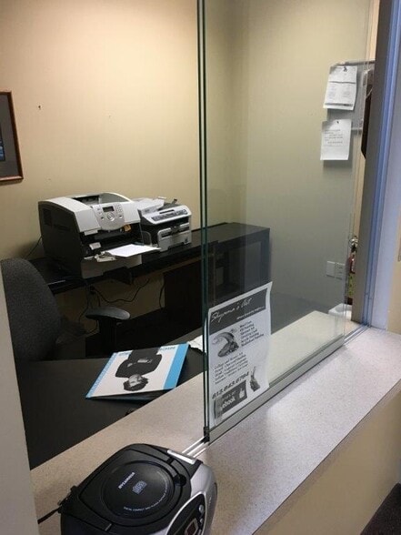 1815-1823 Health Care Dr, New Port Richey, FL for lease - Interior Photo - Image 2 of 6