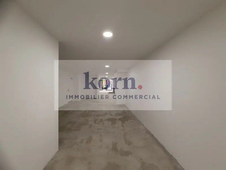Retail in Paris for lease - Building Photo - Image 2 of 9