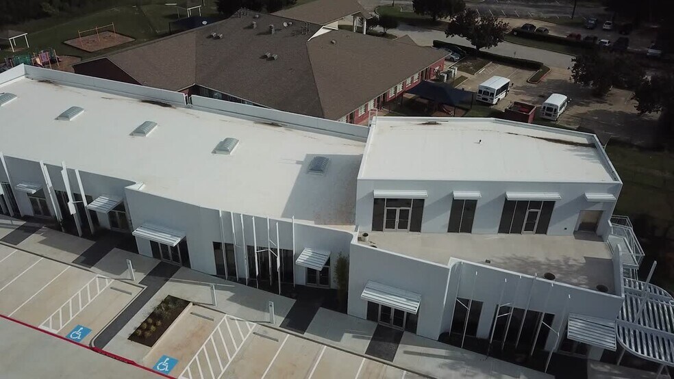 400 River Pointe Dr, Conroe, TX à louer - Vidéo sur l’inscription commerciale - Image 2 de 5