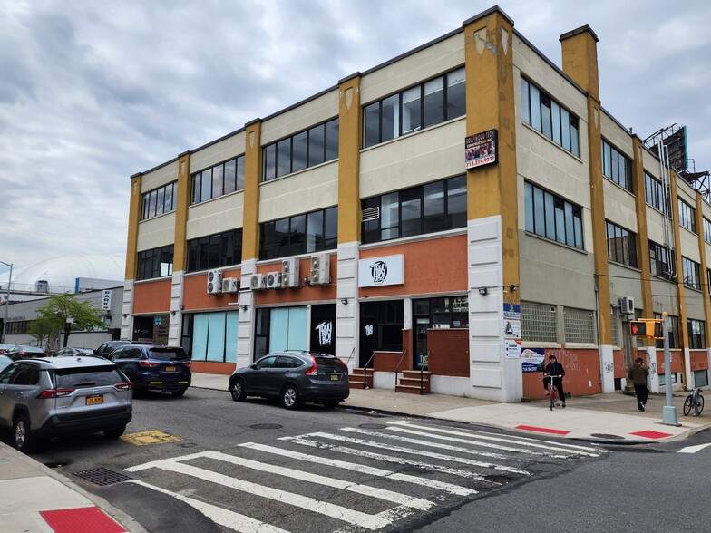 4701 Van Dam St, Long Island City, NY à louer - Photo du bâtiment - Image 3 de 10