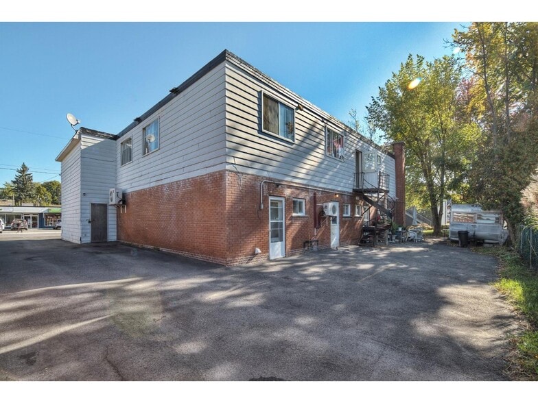320-328 Rue De Rouville, Beloeil, QC à vendre - Photo du bâtiment - Image 3 de 14