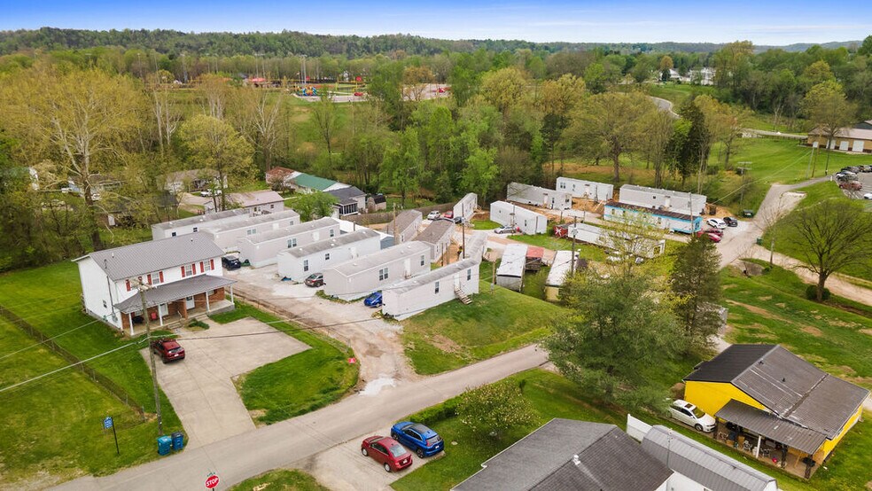 2659 2nd St, Hurricane, WV à vendre - Photo du bâtiment - Image 2 de 22