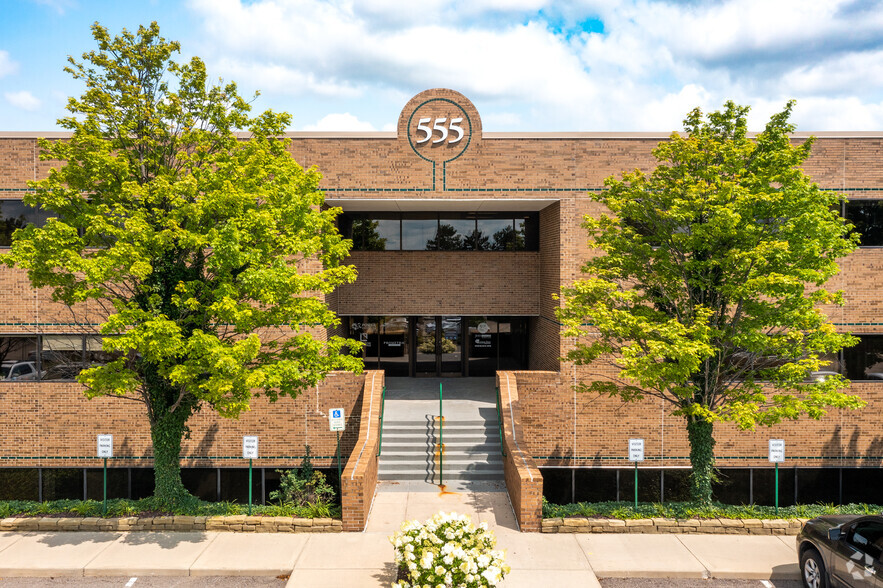 555 Briarwood Cir, Ann Arbor, MI for lease - Building Photo - Image 1 of 12