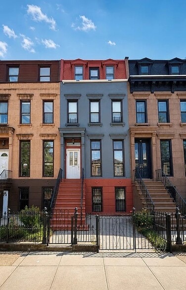 468 Jefferson Ave, Brooklyn, NY for sale - Primary Photo - Image 1 of 3
