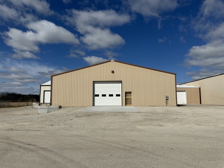 111 Walnut Ln, Colona, IL à louer - Photo du bâtiment - Image 2 de 4