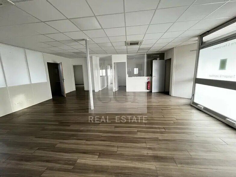 Office in Corbas for lease - Interior Photo - Image 3 of 12