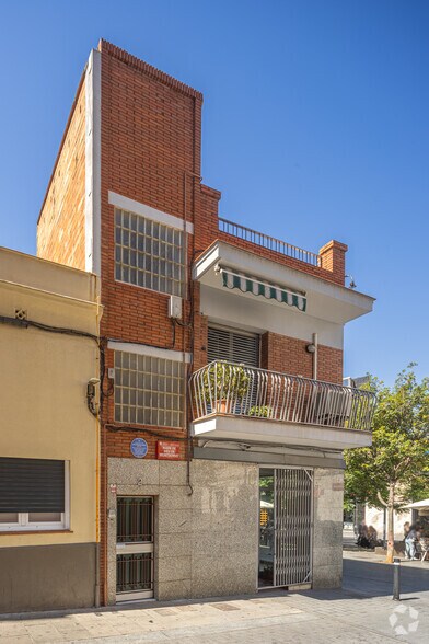 Carrer Mare de deu de Montserrat, 2, Santa Coloma de Gramenet, Barcelona for lease - Building Photo - Image 3 of 3