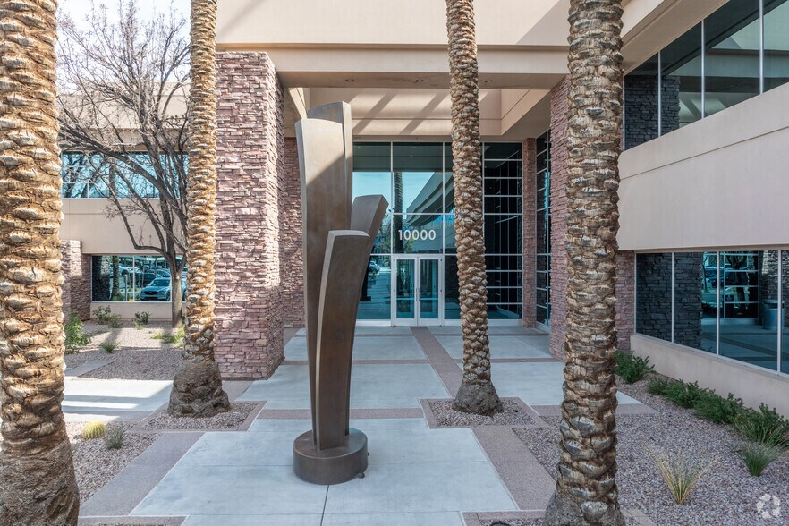 10000 W Charleston Blvd, Las Vegas, NV à louer - Photo du bâtiment - Image 3 de 7