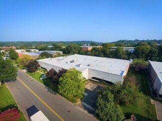 Plus de détails pour 40 Seaview Blvd, Port Washington, NY - Local d'activités à louer