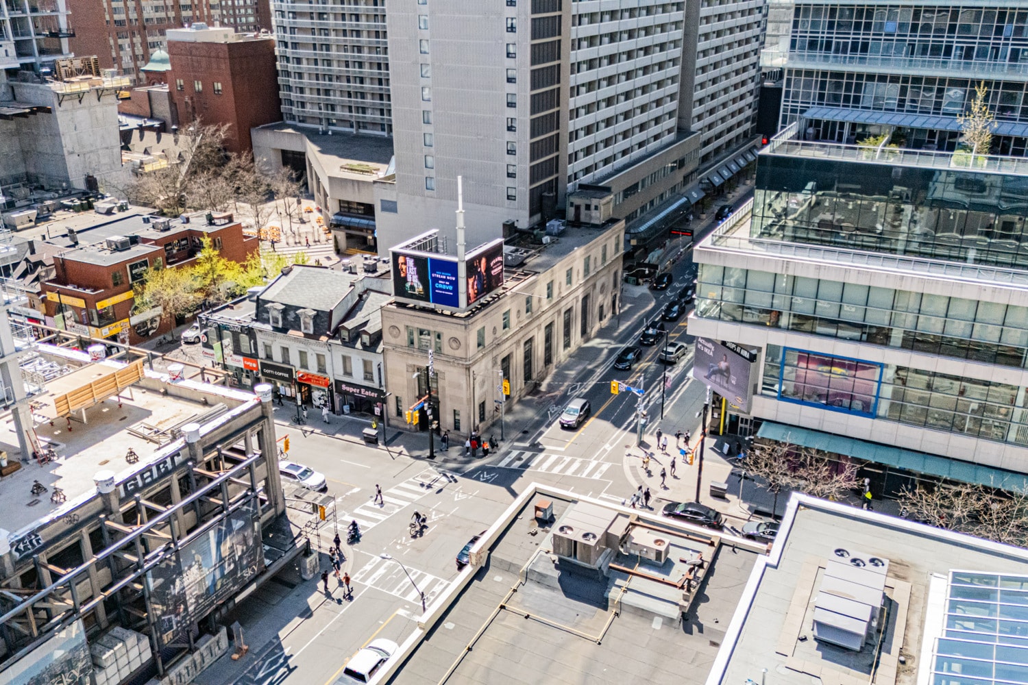 378 Yonge St, Toronto, ON à louer Photo du bâtiment- Image 1 de 17