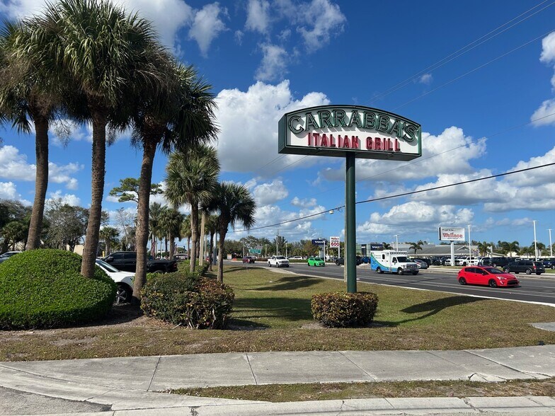 2700 SE Federal Hwy, Stuart, FL à vendre - Photo du bâtiment - Image 3 de 4