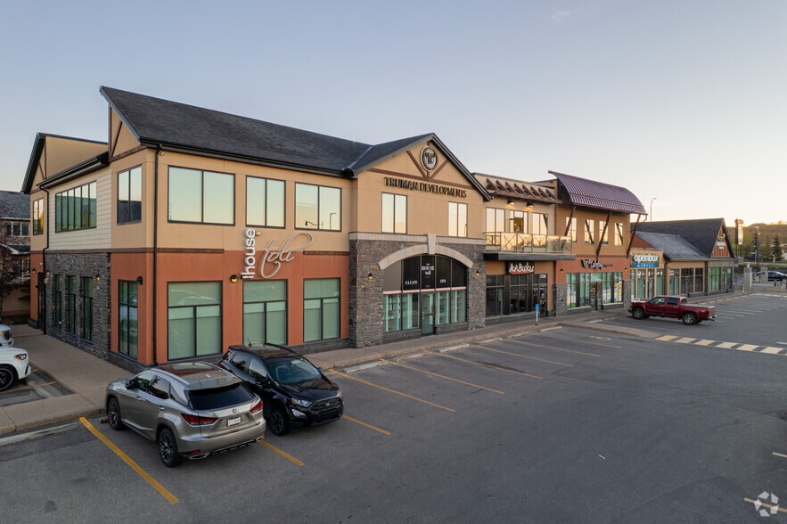 10 Aspen Stone Blvd SW, Calgary, AB à louer - Photo principale - Image 1 de 8
