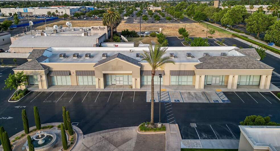 7050 N Palm Ave, Fresno, CA à louer - Photo du bâtiment - Image 1 de 9