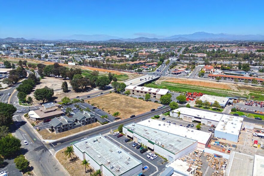 28373 Felix Valdez Ave, Temecula, CA à louer - Aérien - Image 3 de 4