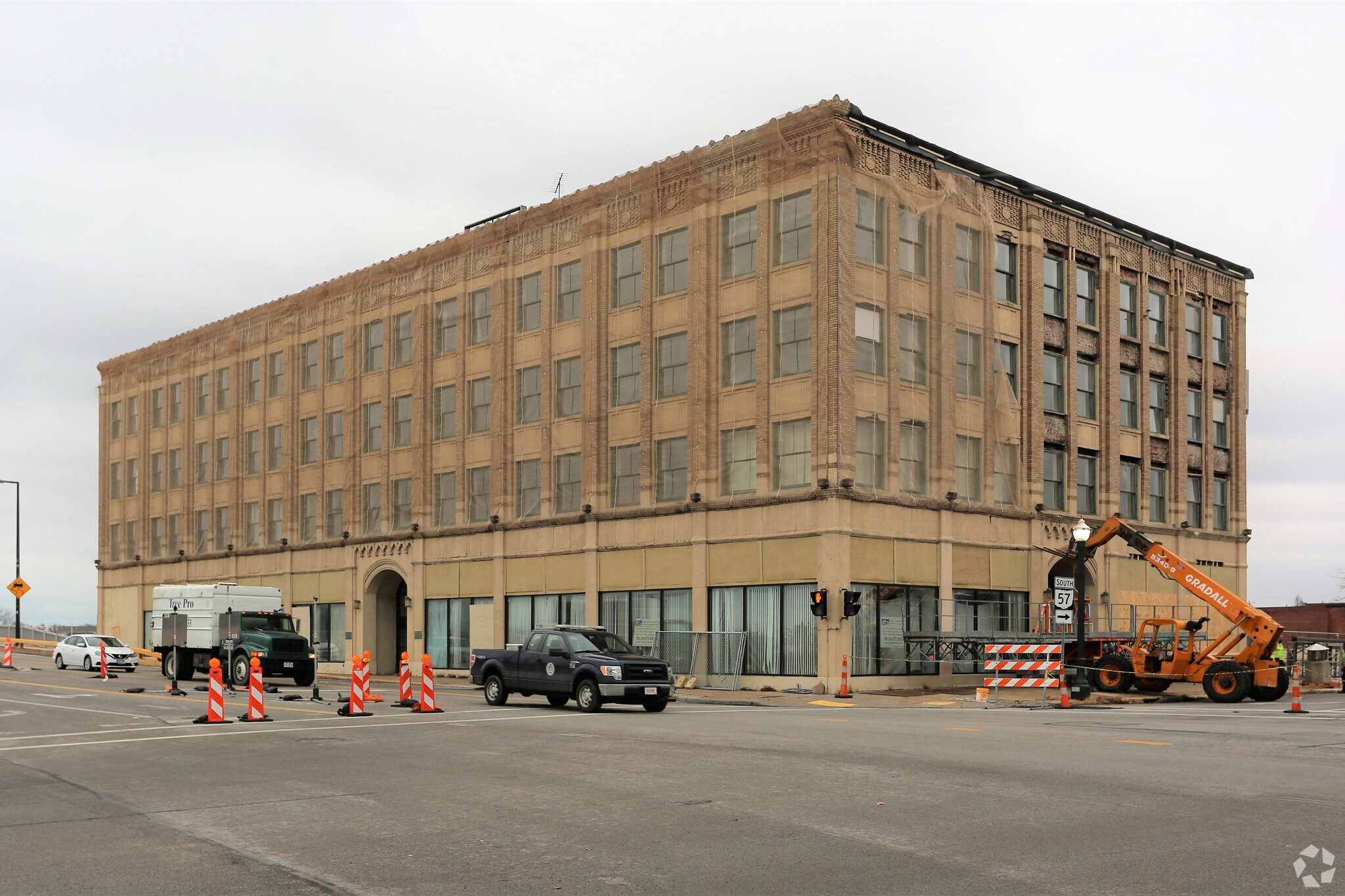 301 Broadway, Lorain, OH à louer Photo principale- Image 1 de 139