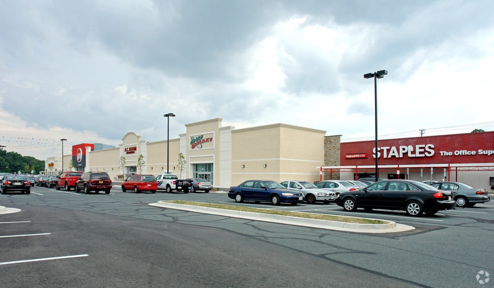 801-819 Goucher Blvd, Towson, MD for lease - Building Photo - Image 1 of 16