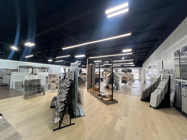 33140-33150 S Gratiot Ave, Clinton Township, MI for sale - Building Photo - Image 3 of 7