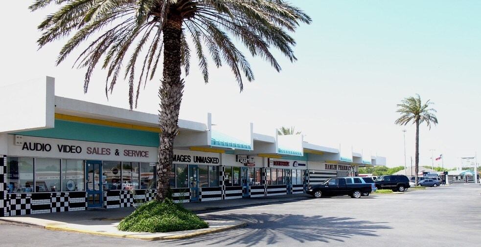 3800-4060 S Staples St, Corpus Christi, TX à louer - Photo du bâtiment - Image 3 de 11