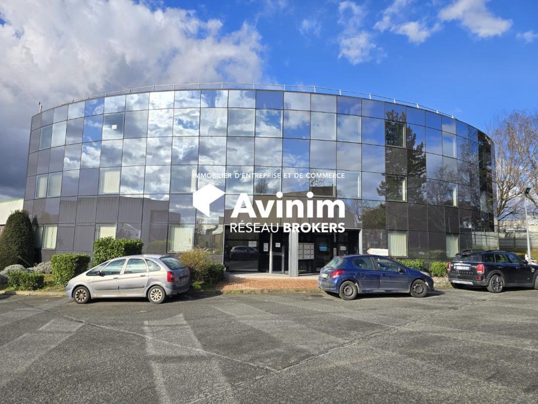 Office in Gonesse for lease Building Photo- Image 1 of 9