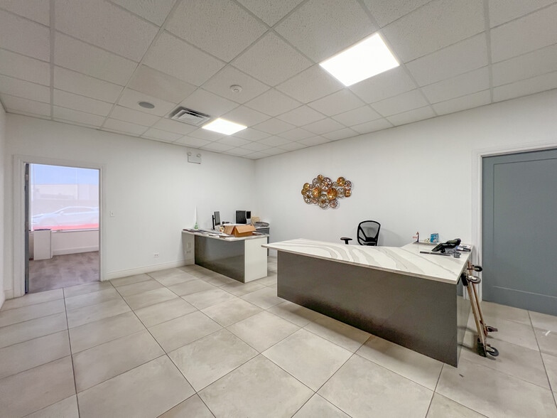 3541-3545 N Elston Ave, Chicago, IL for lease - Building Photo - Image 2 of 7