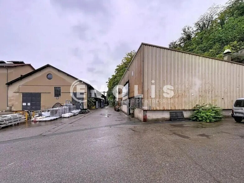 Bureau dans NEUVILLE-SUR-SAÔNE à louer - Photo du bâtiment - Image 3 de 9