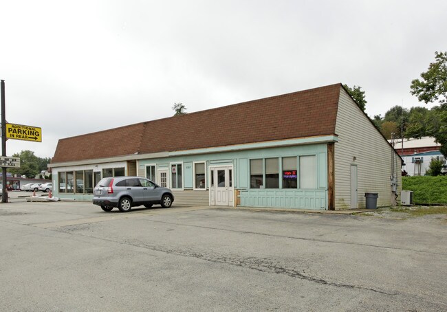 Plus de détails pour 3357 Pittsburgh Rd, Perryopolis, PA - Bureau/Commerce de détail à louer