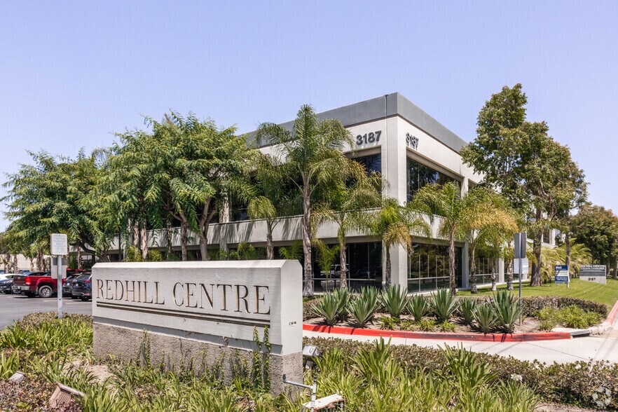 3187 Red Hill Ave, Costa Mesa, CA à louer - Photo du bâtiment - Image 1 de 14