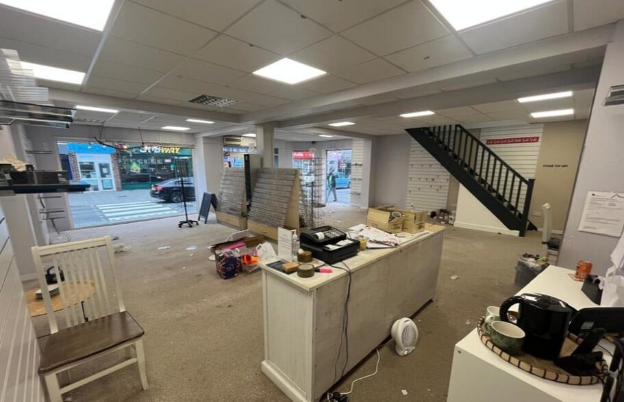 45 The Parade, Oadby for lease - Interior Photo - Image 3 of 8