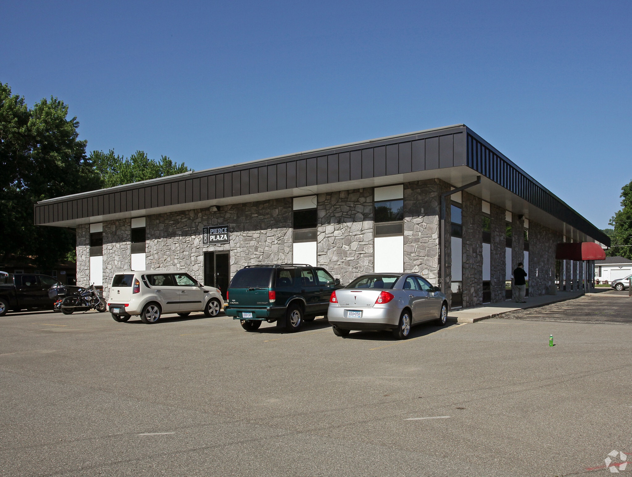 360 Pierce Ave, North Mankato, MN for lease Primary Photo- Image 1 of 12