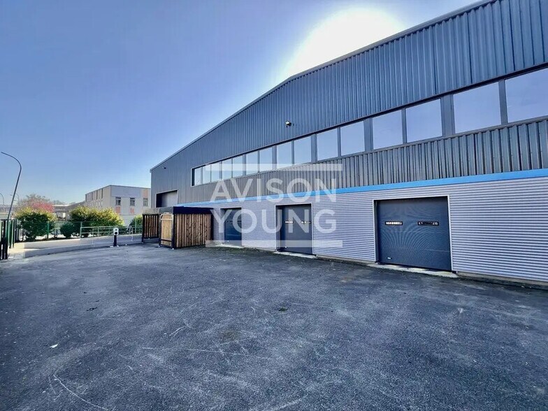 Flex dans Le Blanc-Mesnil à louer - Photo du bâtiment - Image 3 de 13