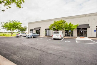 150 Settlement Dr, Bastrop, TX for lease Interior Photo- Image 1 of 2