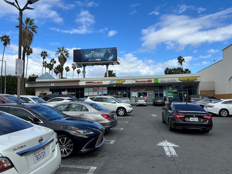 7040 W Sunset Blvd, Los Angeles, CA à louer - Photo du bâtiment - Image 2 de 4