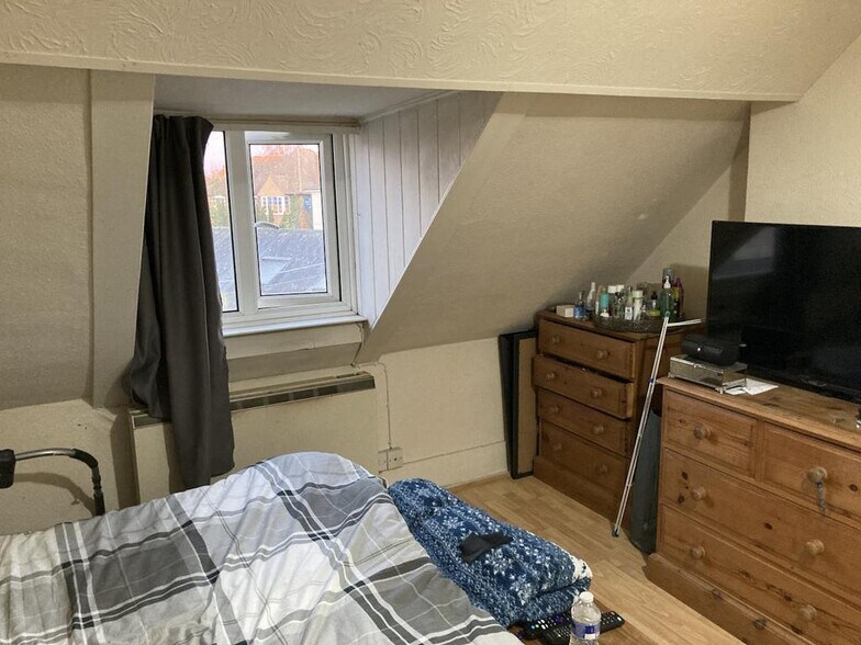 8 Church Rd, Burgess Hill à vendre - Photo du bâtiment - Image 3 de 7