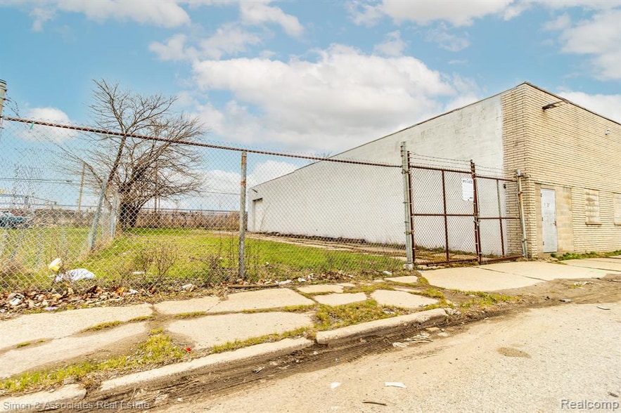 18090 Mount Elliott St, Detroit, MI for sale - Building Photo - Image 3 of 18
