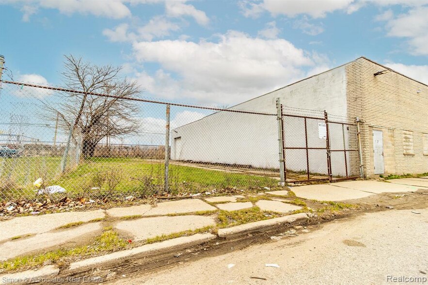 18090 Mount Elliott St, Detroit, MI à vendre - Photo du bâtiment - Image 3 de 18